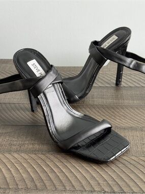 Steve Madden Utilize Black Croc-Embossed Strappy Stiletto Heels Size 7